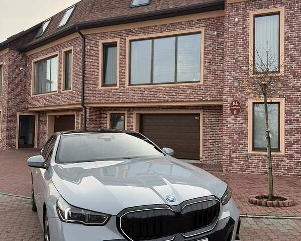 Серый БМВ i5, объемом двигателя 0 л и пробегом 19 тыс. км за 63000 $, фото 1 на Automoto.ua