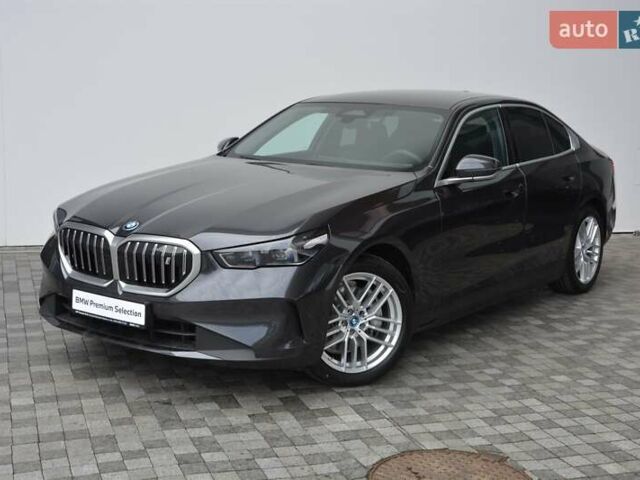 Серый БМВ i5, объемом двигателя 0 л и пробегом 8 тыс. км за 62345 $, фото 1 на Automoto.ua