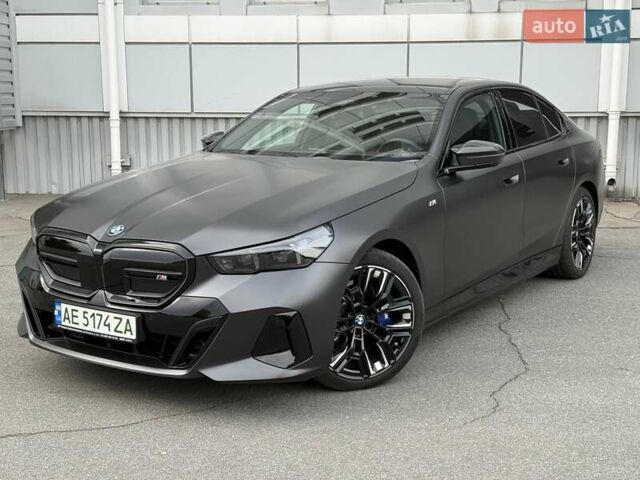 Серый БМВ i5, объемом двигателя 0 л и пробегом 5 тыс. км за 98929 $, фото 1 на Automoto.ua
