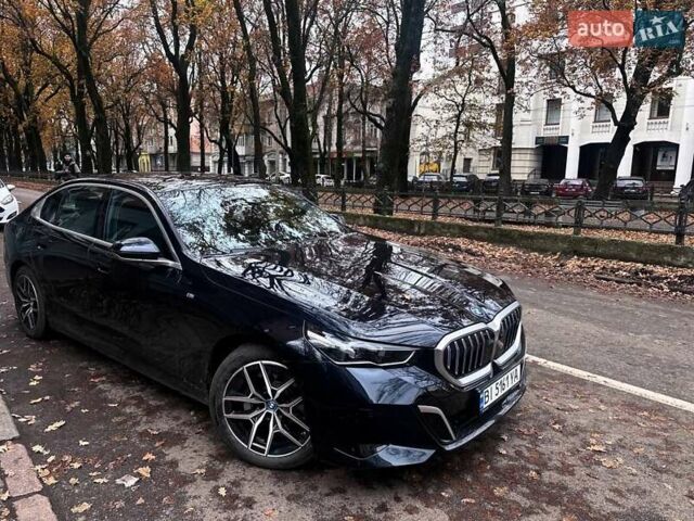 Синій БМВ i5, об'ємом двигуна 0 л та пробігом 4 тис. км за 48999 $, фото 1 на Automoto.ua