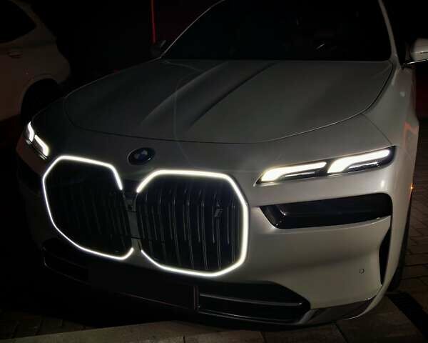Белый БМВ i7, объемом двигателя 0 л и пробегом 60 тыс. км за 87000 $, фото 1 на Automoto.ua