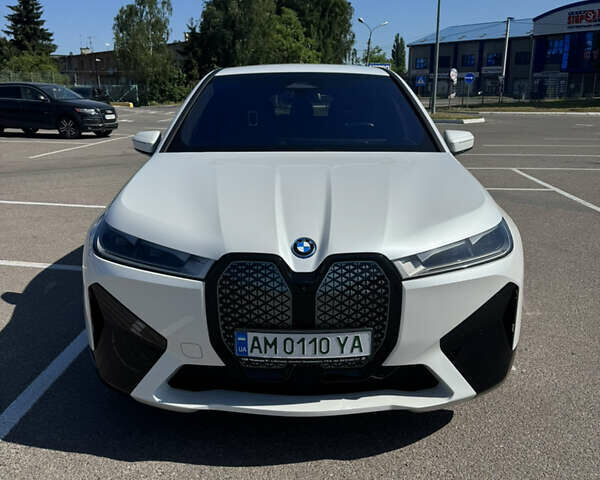 Белый БМВ iX, объемом двигателя 0 л и пробегом 48 тыс. км за 55000 $, фото 1 на Automoto.ua