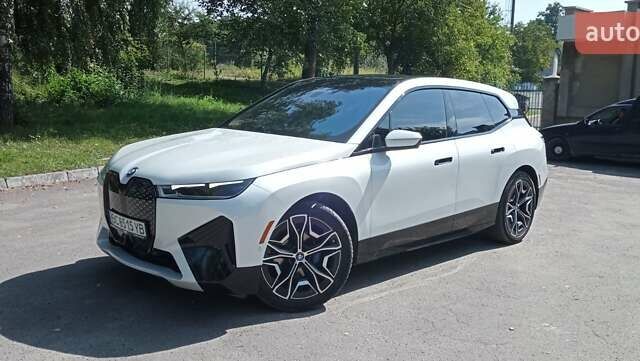 Белый БМВ iX, объемом двигателя 0 л и пробегом 58 тыс. км за 67000 $, фото 1 на Automoto.ua