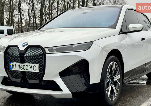 Белый БМВ iX, объемом двигателя 0 л и пробегом 31 тыс. км за 46000 $, фото 1 на Automoto.ua