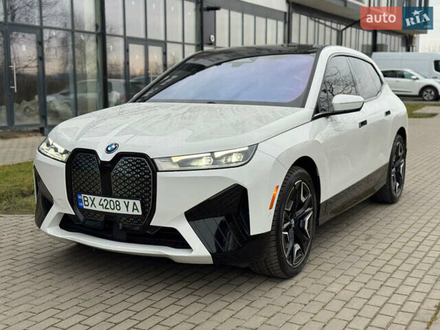 Белый БМВ iX, объемом двигателя 0 л и пробегом 50 тыс. км за 47500 $, фото 1 на Automoto.ua