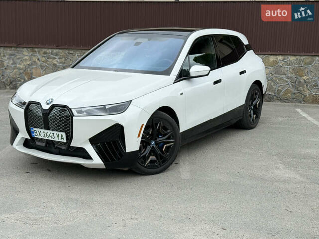 Белый БМВ iX, объемом двигателя 0 л и пробегом 27 тыс. км за 78299 $, фото 1 на Automoto.ua