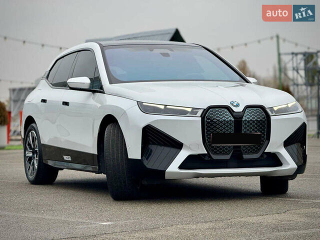 Білий БМВ iX, об'ємом двигуна 0 л та пробігом 31 тис. км за 48700 $, фото 1 на Automoto.ua
