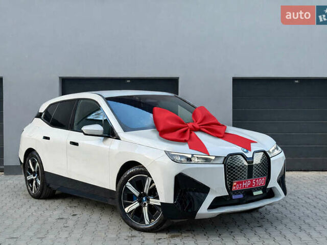 Белый БМВ iX, объемом двигателя 0 л и пробегом 69 тыс. км за 54900 $, фото 1 на Automoto.ua