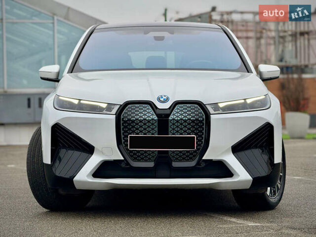 Білий БМВ iX, об'ємом двигуна 0 л та пробігом 31 тис. км за 47900 $, фото 1 на Automoto.ua
