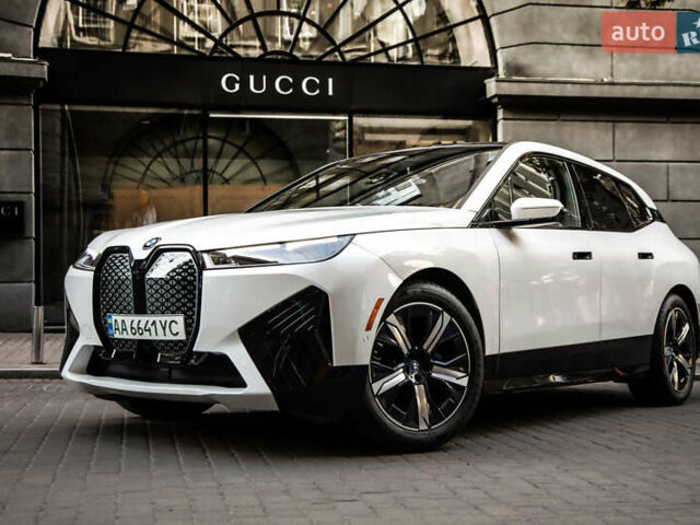 Белый БМВ iX, объемом двигателя 0 л и пробегом 22 тыс. км за 69400 $, фото 1 на Automoto.ua