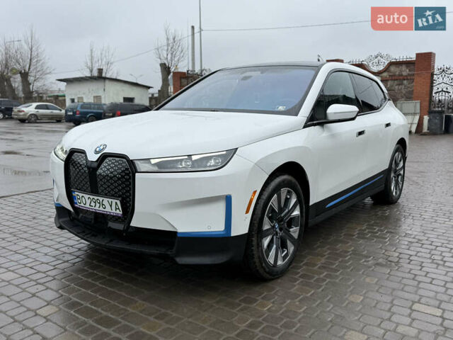 Белый БМВ iX, объемом двигателя 0 л и пробегом 10 тыс. км за 63000 $, фото 1 на Automoto.ua