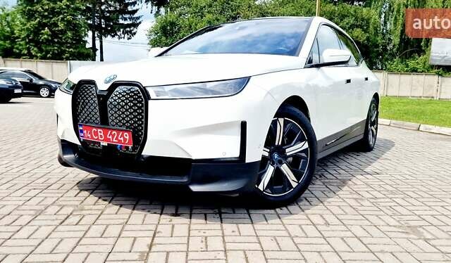 Белый БМВ iX, объемом двигателя 0 л и пробегом 55 тыс. км за 59999 $, фото 1 на Automoto.ua