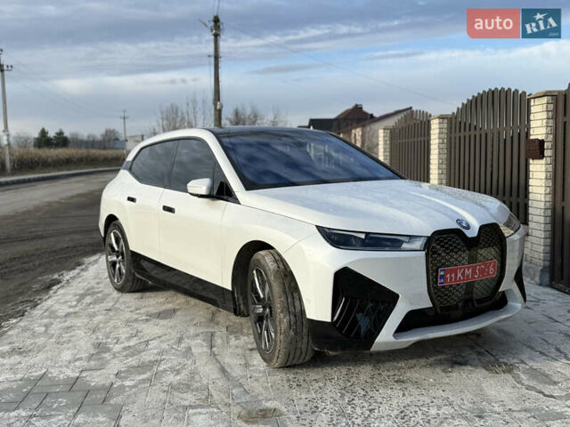 Белый БМВ iX, объемом двигателя 0 л и пробегом 11 тыс. км за 75000 $, фото 1 на Automoto.ua