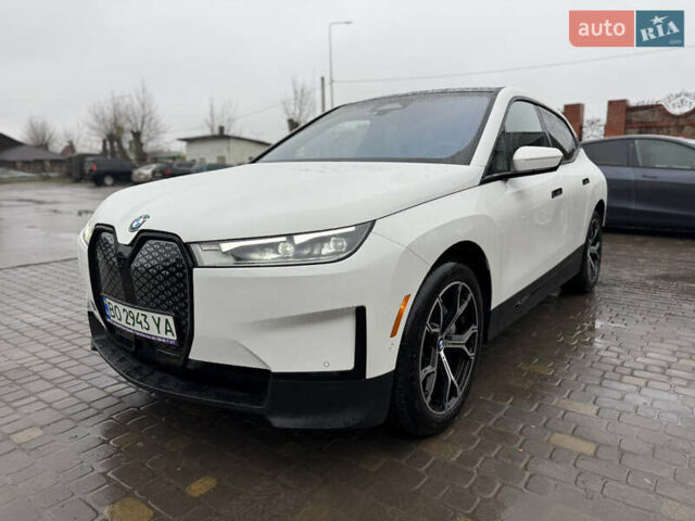 Белый БМВ iX, объемом двигателя 0 л и пробегом 5 тыс. км за 63000 $, фото 1 на Automoto.ua
