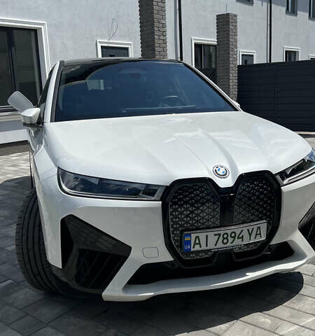Білий БМВ iX, об'ємом двигуна 0 л та пробігом 12 тис. км за 82500 $, фото 1 на Automoto.ua