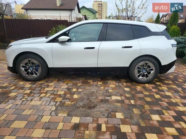 Белый БМВ iX, объемом двигателя 0 л и пробегом 11 тыс. км за 70500 $, фото 1 на Automoto.ua