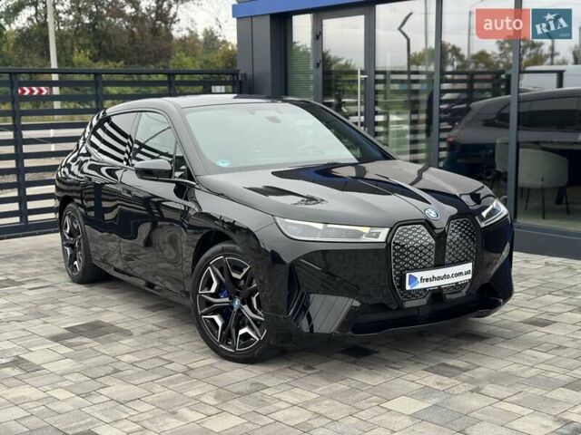 Черный БМВ iX, объемом двигателя 0 л и пробегом 37 тыс. км за 77900 $, фото 1 на Automoto.ua