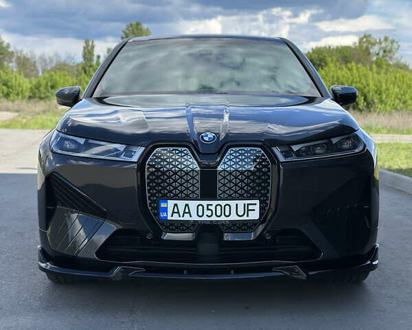 Черный БМВ iX, объемом двигателя 0 л и пробегом 54 тыс. км за 55000 $, фото 1 на Automoto.ua