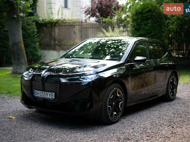 Черный БМВ iX, объемом двигателя 0 л и пробегом 48 тыс. км за 48000 $, фото 1 на Automoto.ua