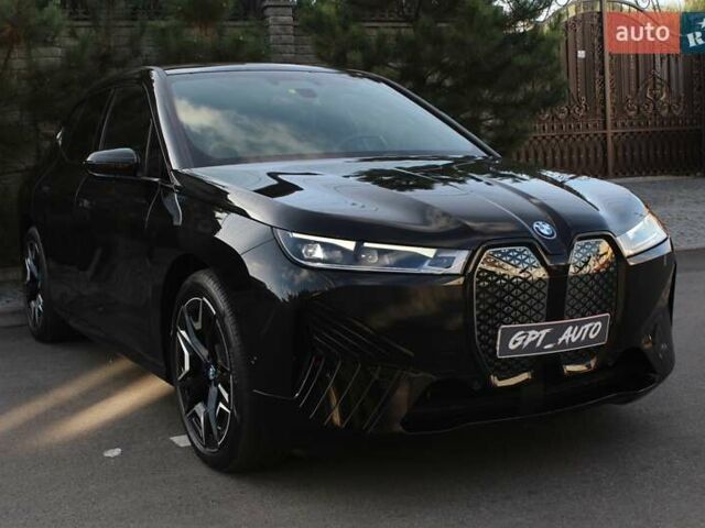 Черный БМВ iX, объемом двигателя 0 л и пробегом 27 тыс. км за 69700 $, фото 1 на Automoto.ua