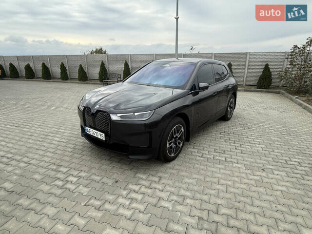 Черный БМВ iX, объемом двигателя 0 л и пробегом 40 тыс. км за 68500 $, фото 1 на Automoto.ua