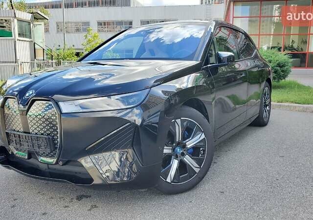 Черный БМВ iX, объемом двигателя 0 л и пробегом 9 тыс. км за 54000 $, фото 1 на Automoto.ua