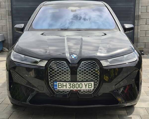 Черный БМВ iX, объемом двигателя 0 л и пробегом 15 тыс. км за 56300 $, фото 1 на Automoto.ua