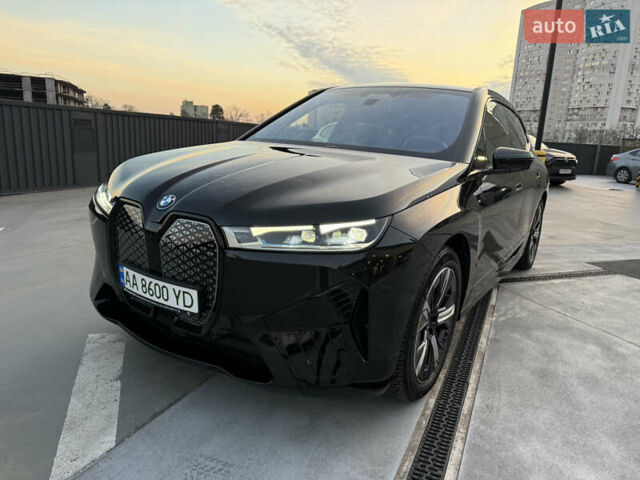 Черный БМВ iX, объемом двигателя 0 л и пробегом 19 тыс. км за 54800 $, фото 1 на Automoto.ua