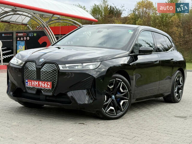 Черный БМВ iX, объемом двигателя 0 л и пробегом 46 тыс. км за 67999 $, фото 1 на Automoto.ua