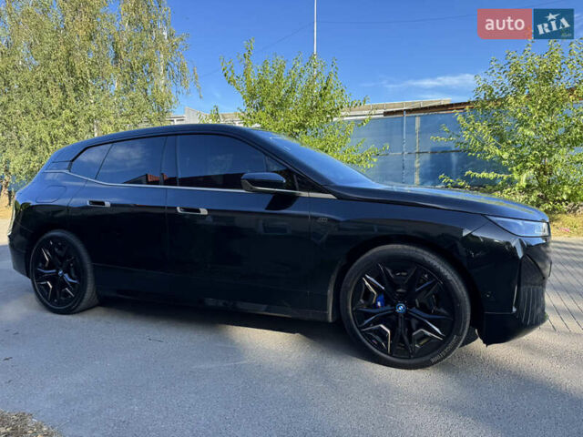 Черный БМВ iX, объемом двигателя 0 л и пробегом 5 тыс. км за 93532 $, фото 1 на Automoto.ua