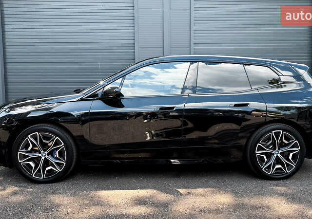 Чорний БМВ iX, об'ємом двигуна 0 л та пробігом 30 тис. км за 99900 $, фото 1 на Automoto.ua