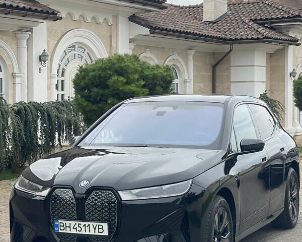 Черный БМВ iX, объемом двигателя 0 л и пробегом 1 тыс. км за 58000 $, фото 1 на Automoto.ua