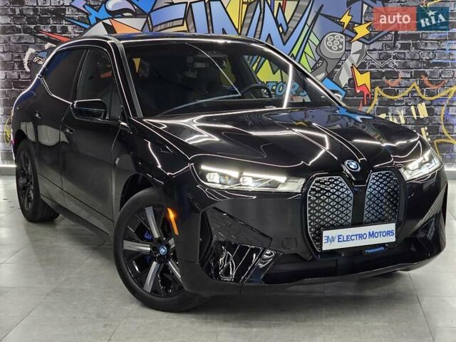 Черный БМВ iX, объемом двигателя 0 л и пробегом 1 тыс. км за 72999 $, фото 1 на Automoto.ua