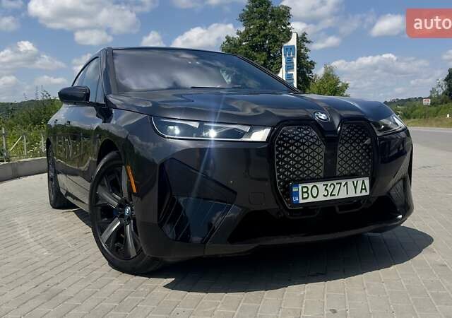 Серый БМВ iX, объемом двигателя 0 л и пробегом 39 тыс. км за 56000 $, фото 1 на Automoto.ua