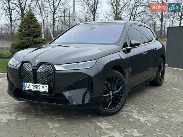 Серый БМВ iX, объемом двигателя 0 л и пробегом 51 тыс. км за 45500 $, фото 1 на Automoto.ua