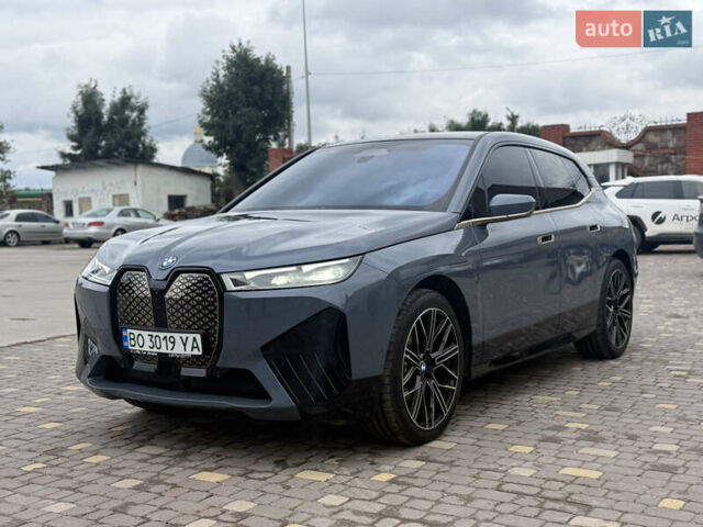 Серый БМВ iX, объемом двигателя 0 л и пробегом 19 тыс. км за 77000 $, фото 1 на Automoto.ua
