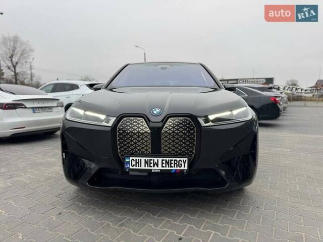 Серый БМВ iX, объемом двигателя 0 л и пробегом 32 тыс. км за 72900 $, фото 1 на Automoto.ua