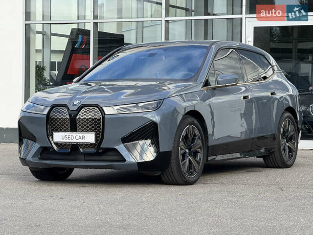 Серый БМВ iX, объемом двигателя 0 л и пробегом 15 тыс. км за 74400 $, фото 1 на Automoto.ua