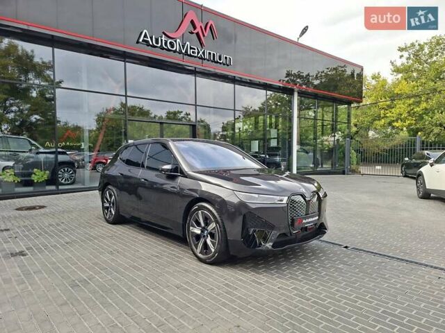 Серый БМВ iX, объемом двигателя 0 л и пробегом 20 тыс. км за 52900 $, фото 1 на Automoto.ua