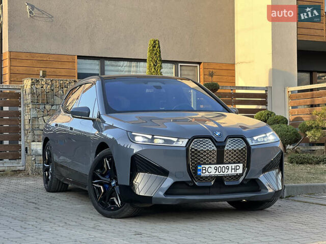 Серый БМВ iX, объемом двигателя 0 л и пробегом 17 тыс. км за 69900 $, фото 1 на Automoto.ua