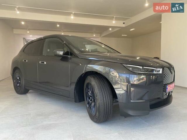 Сірий БМВ iX, об'ємом двигуна 0 л та пробігом 11 тис. км за 79800 $, фото 1 на Automoto.ua