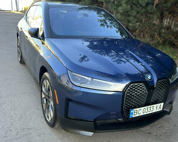 Синий БМВ iX, объемом двигателя 0 л и пробегом 4 тыс. км за 67000 $, фото 1 на Automoto.ua
