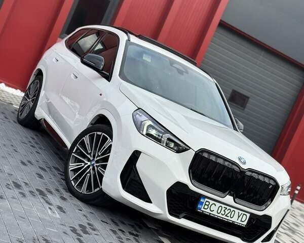 Белый БМВ iX1, объемом двигателя 0 л и пробегом 36 тыс. км за 37800 $, фото 1 на Automoto.ua