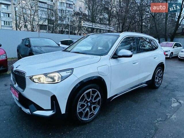Белый БМВ iX1, объемом двигателя 0 л и пробегом 4 тыс. км за 34900 $, фото 1 на Automoto.ua
