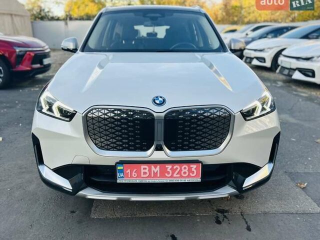 Білий БМВ iX1, об'ємом двигуна 0 л та пробігом 4 тис. км за 33000 $, фото 1 на Automoto.ua
