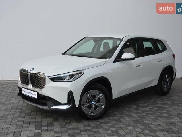 Белый БМВ iX1, объемом двигателя 0 л и пробегом 8 тыс. км за 44865 $, фото 1 на Automoto.ua