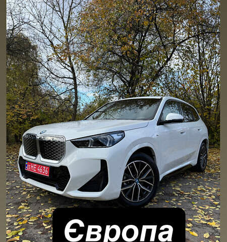 БМВ iX1 2024 в Ровно на Automoto.ua Белый БМВ iX1, объемом двигателя 0 л и пробегом 12 тыс. км за 36500 $, фото 1 на Automoto.ua