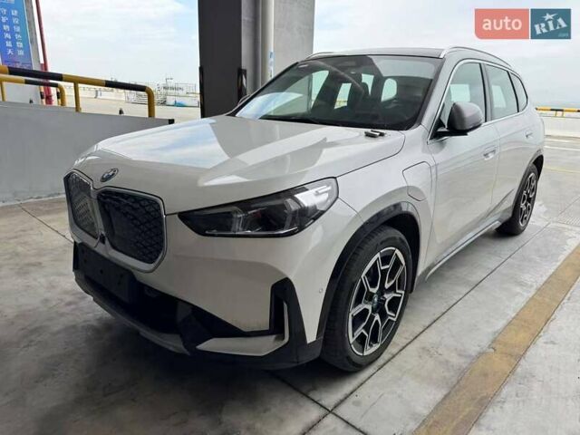 Белый БМВ iX1, объемом двигателя 0 л и пробегом 2 тыс. км за 29500 $, фото 1 на Automoto.ua