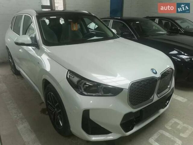 Белый БМВ iX1, объемом двигателя 0 л и пробегом 1 тыс. км за 30999 $, фото 1 на Automoto.ua