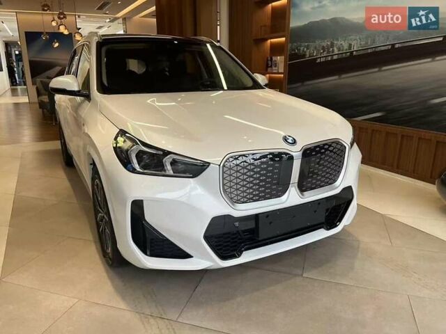 Белый БМВ iX1, объемом двигателя 0 л и пробегом 1 тыс. км за 30999 $, фото 1 на Automoto.ua